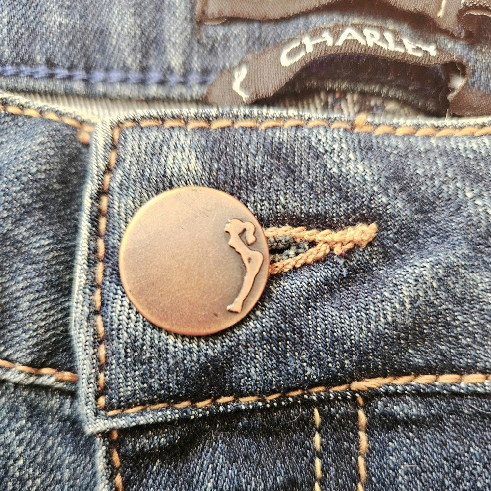Dollhouse Blue Jeans with Pink Floral Embroidery🌷🌷🌷 - Picture 5 of 9